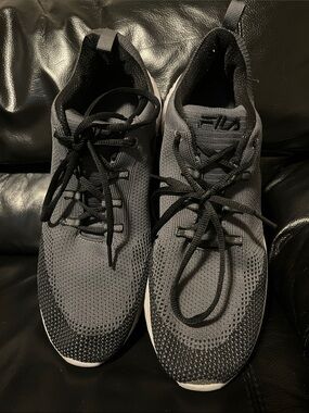 FILA Men’s Gray and Black Knit Runner Sneakers